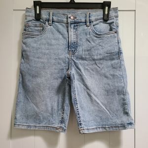 STRAIGHT FIT DENIM SHORTS